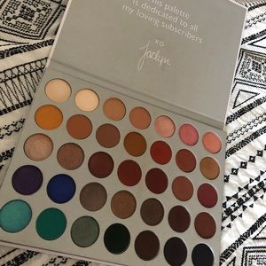 Eye shadow palette
